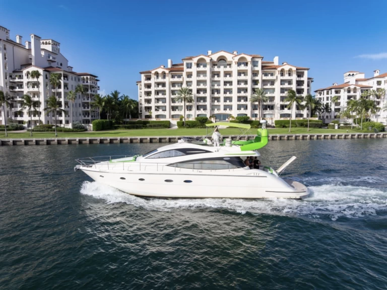 Huur een Aicon Aicon 62 SL in Miami