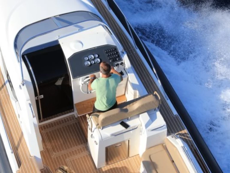 Verhuur RIB Nuova Jolly met vaarbewijs