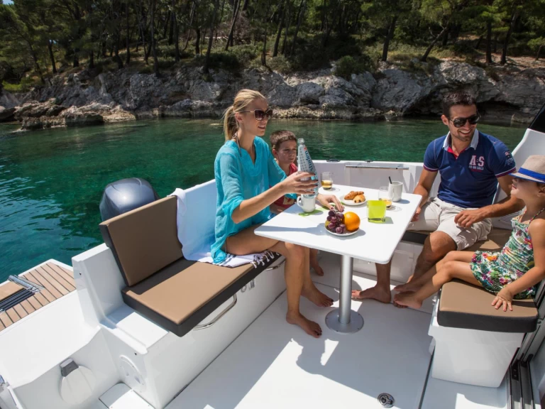 Verhuur Motorboot in Biograd na Moru - Jeanneau Merry Fisher 795 Series2