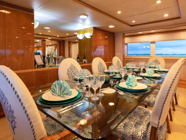 NQEA Yachts Jack Hargrave design RENA te huur van particulier of professional in Fort Lauderdale