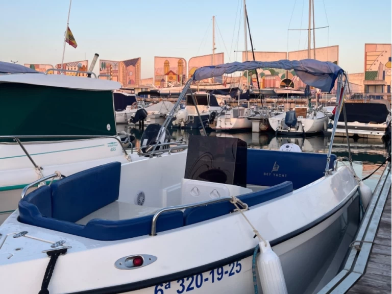 Verhuur Motorboot Bey Yacht met vaarbewijs