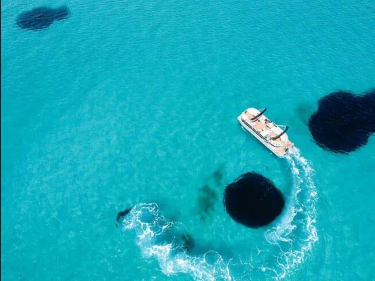 Huur Motorboot met of zonder schipper Swiss boat ponton in Naoussa