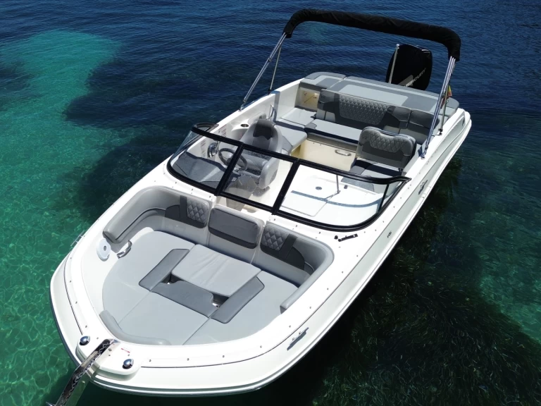 Huur een Bayliner VR6 OB in Ibiza Town