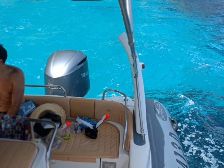 Huur een Nuova Jolly King 750 in Cala Gonone