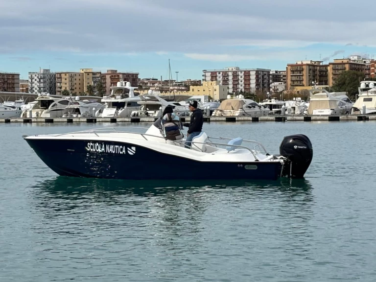 Huur Motorboot met of zonder schipper Clear Marine in Bisceglie