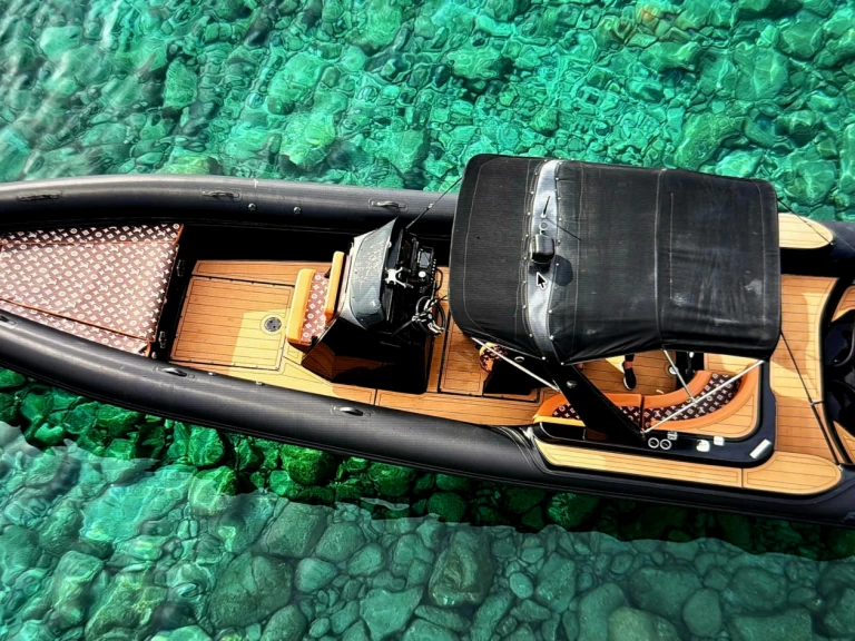 RIB te huur in Parikia voor de beste prijs