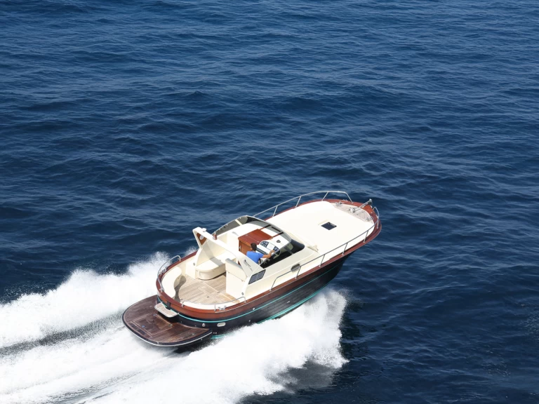 Bootverhuur Jeranto Gozzo 30C in Positano via SamBoat