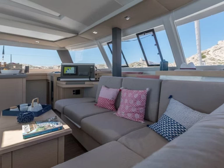 Huur een Fountaine Pajot Astrea 42 in Heraklion Port