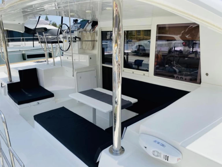 Verhuur Catamaran Lagoon met vaarbewijs