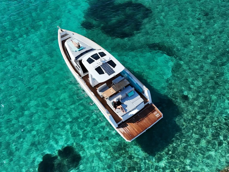 Huur een Fjord Fjord 44 Open in Cannigione