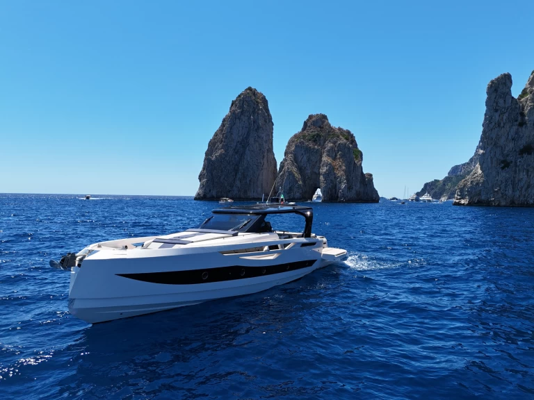 Verhuur Motorboot Cayman met vaarbewijs