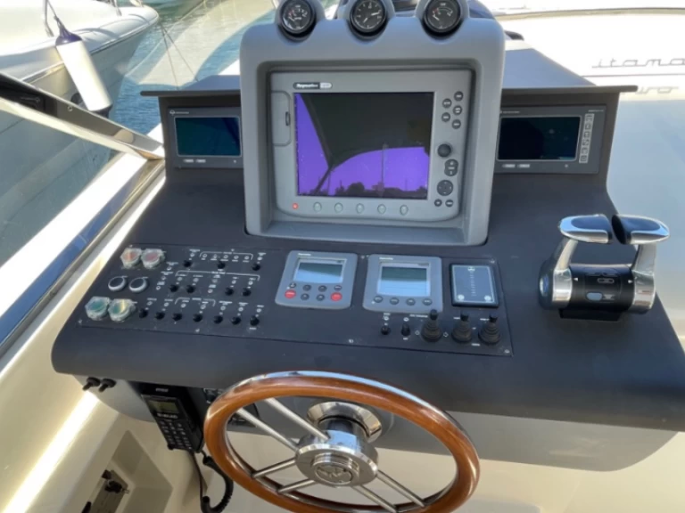 Verhuur Motorboot Tornado met vaarbewijs