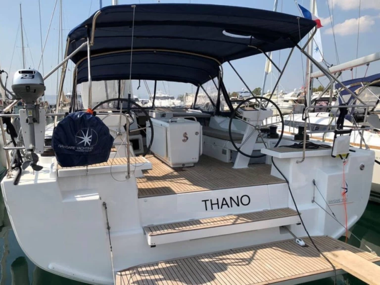 Huur een Bénéteau Oceanis 51.1 in Álimos