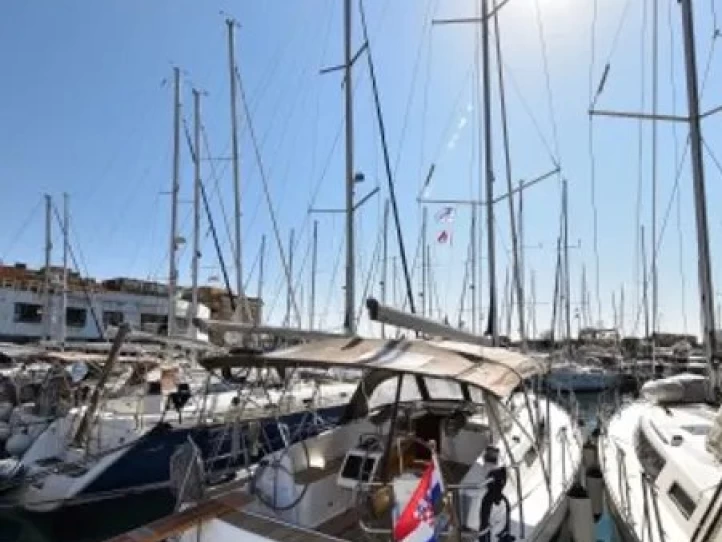 Huur een Bavaria Cruiser 37 in Zadar