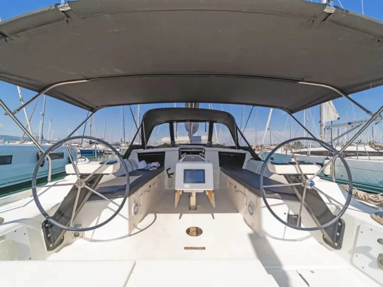 Huur een Dufour Dufour 430 in Ávdira