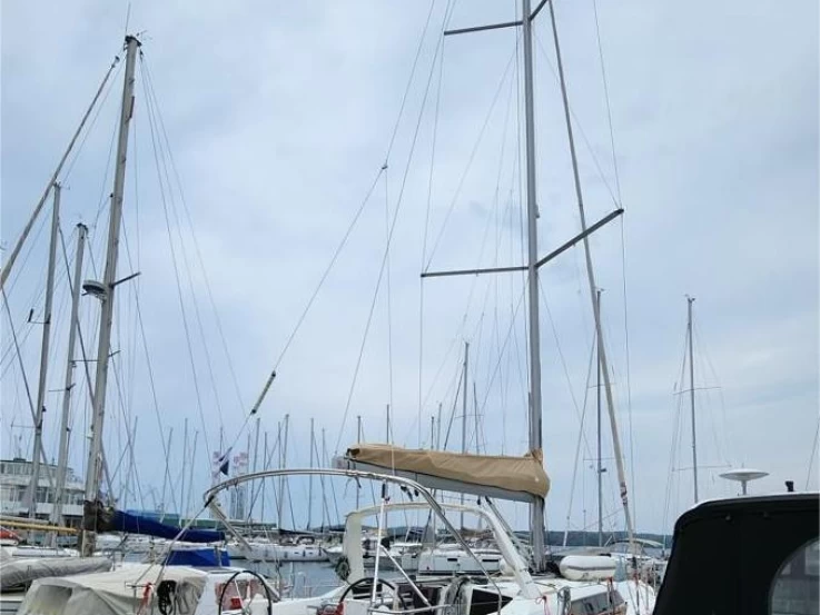 Huur een Bénéteau Oceanis 41.1 in Pula