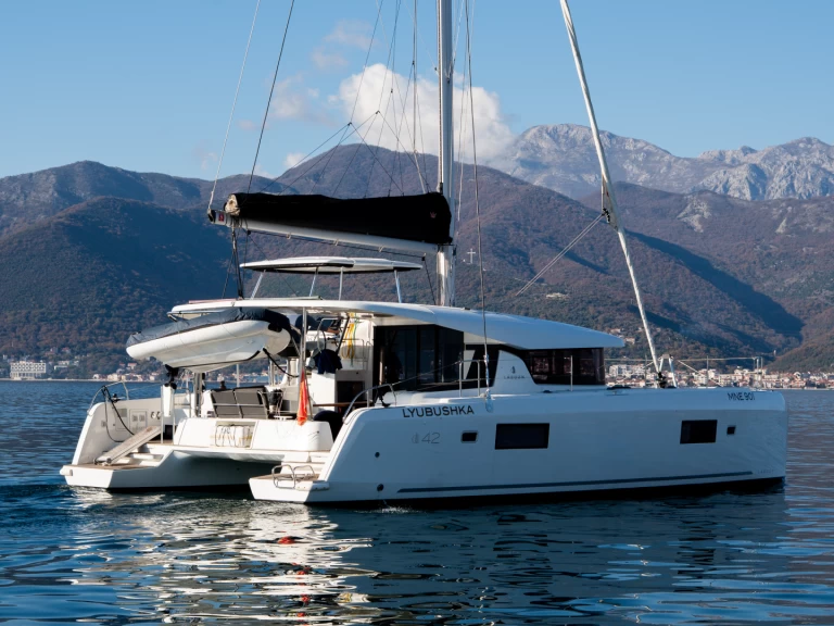 Bootverhuur Lagoon Lagoon 42 in Tivat via SamBoat