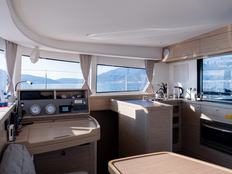 Huur Catamaran met of zonder schipper Lagoon in Tivat