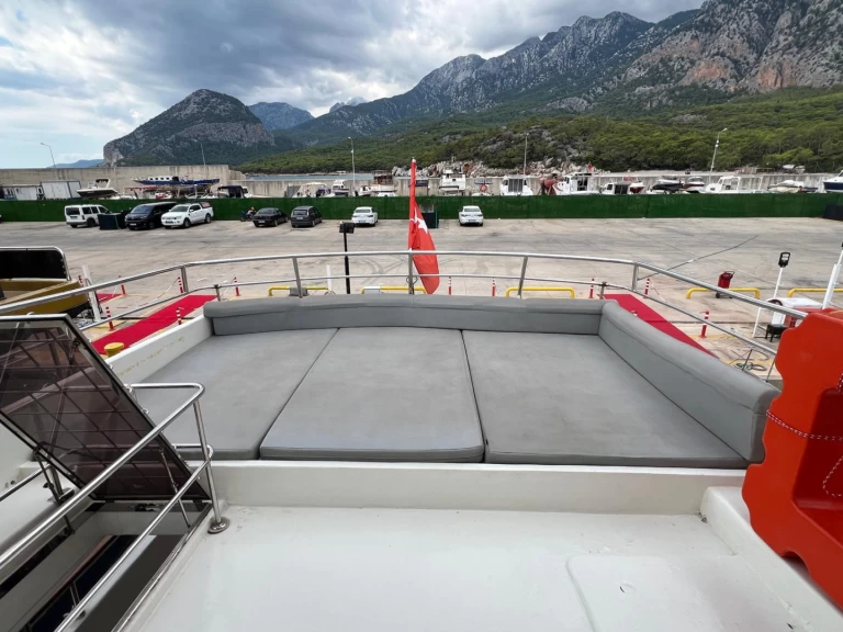 Huur een Custom Made 35 PERSON in Antalya (City)