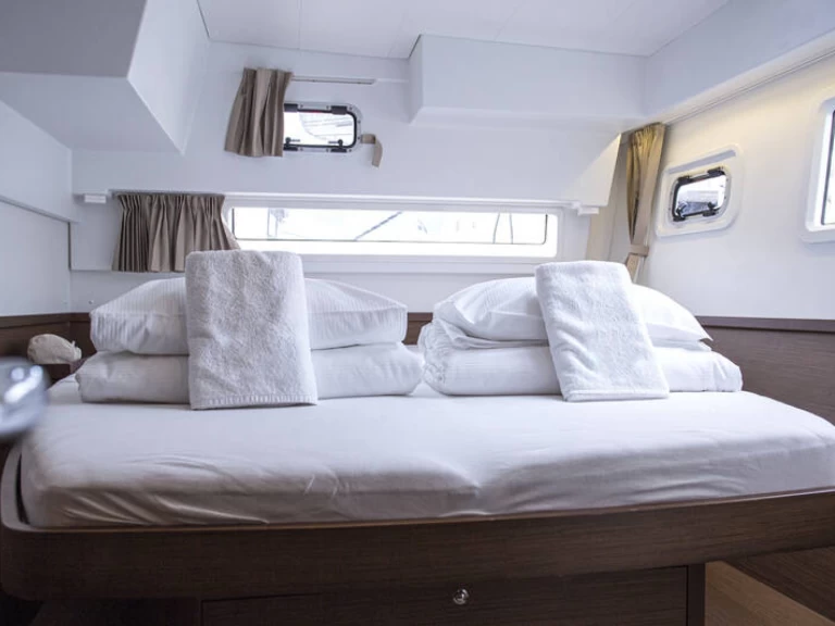 Bootverhuur Trogir goedkoop Lagoon 42