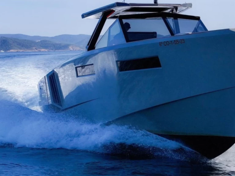 Huur een Mistral EVO 43 in Ibiza Town