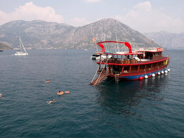 Huur Motorboot met of zonder schipper Gulet in Tivat