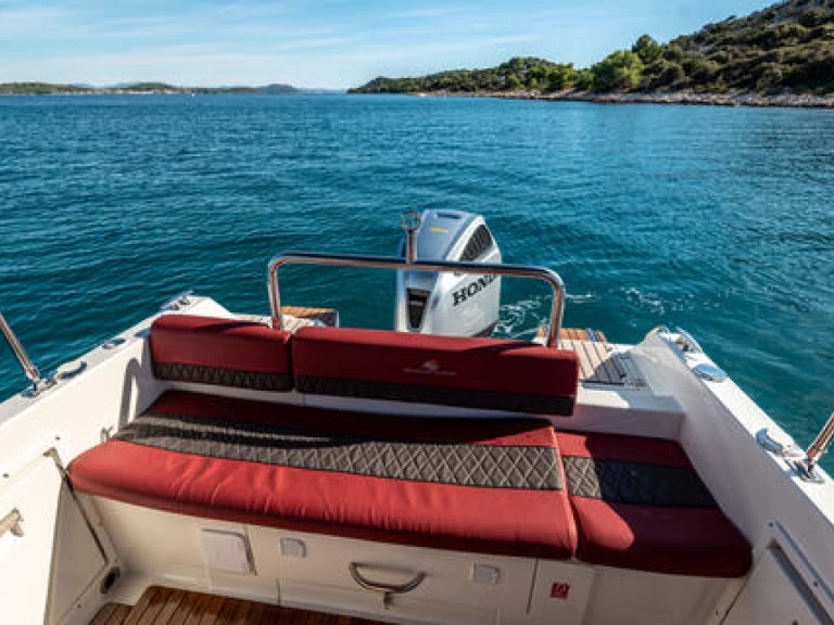 Huur een Atlantic 730 Sun Cruiser in Tribunj