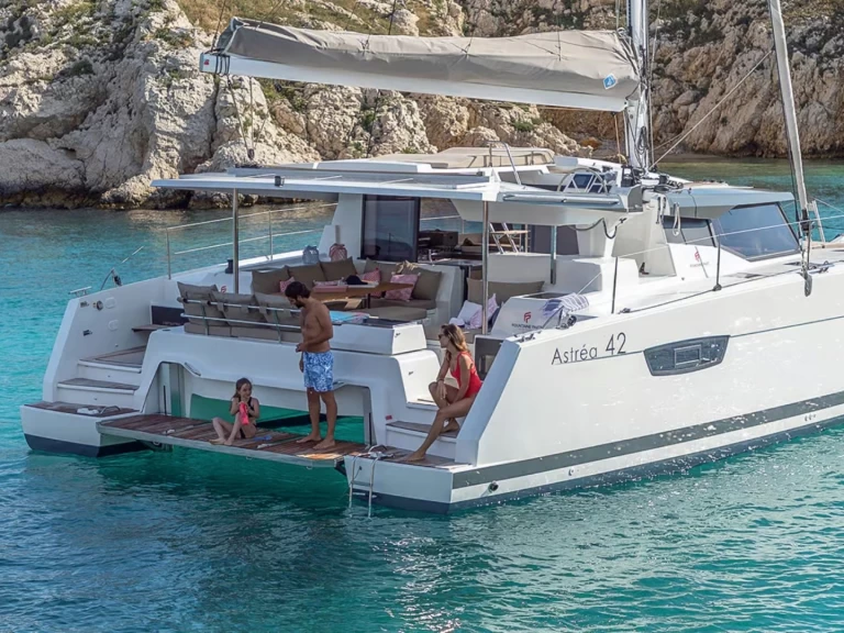Verhuur Catamaran Fountaine Pajot met vaarbewijs