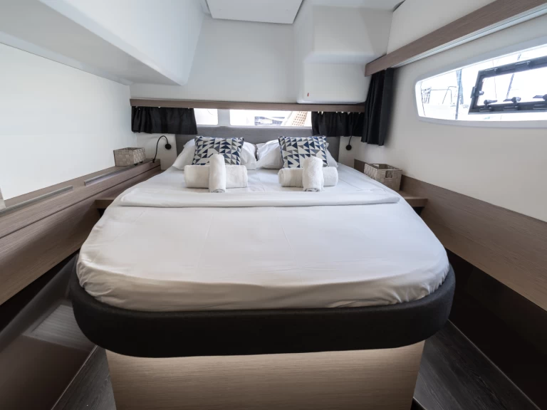 Huur een Fountaine Pajot Isla 40 in Lávrio