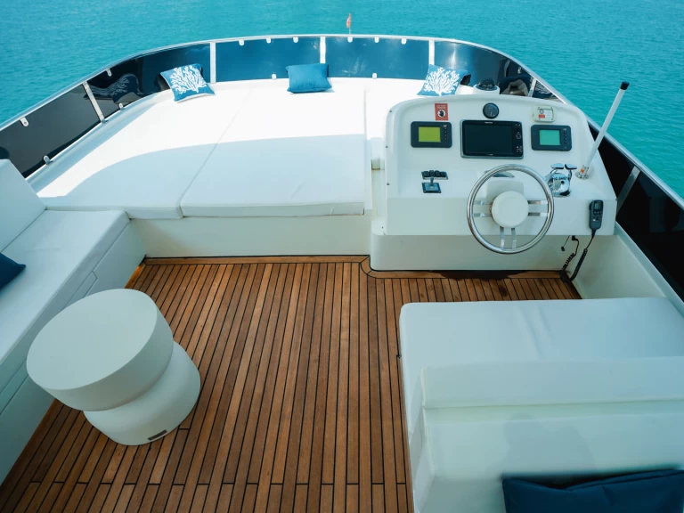 Verhuur Jacht in Dubaï harbour - Sunseeker Polans