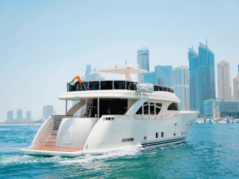 Huur een Azimut Freedom in Dubaï harbour