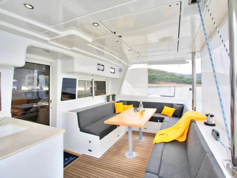 Verhuur Catamaran in Ibiza Town - Lagoon Lagoon 440