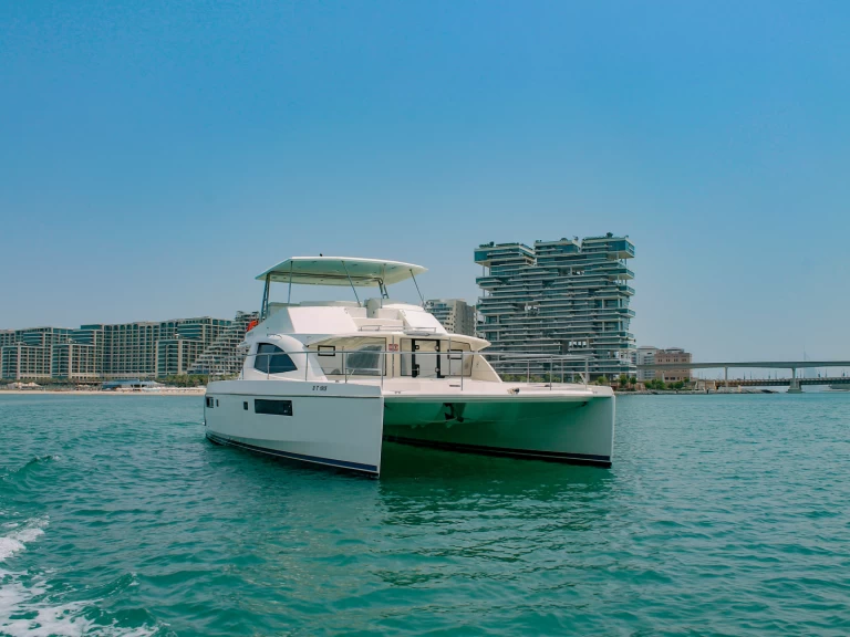 Huur Jacht met of zonder schipper Azimut in Dubaï harbour