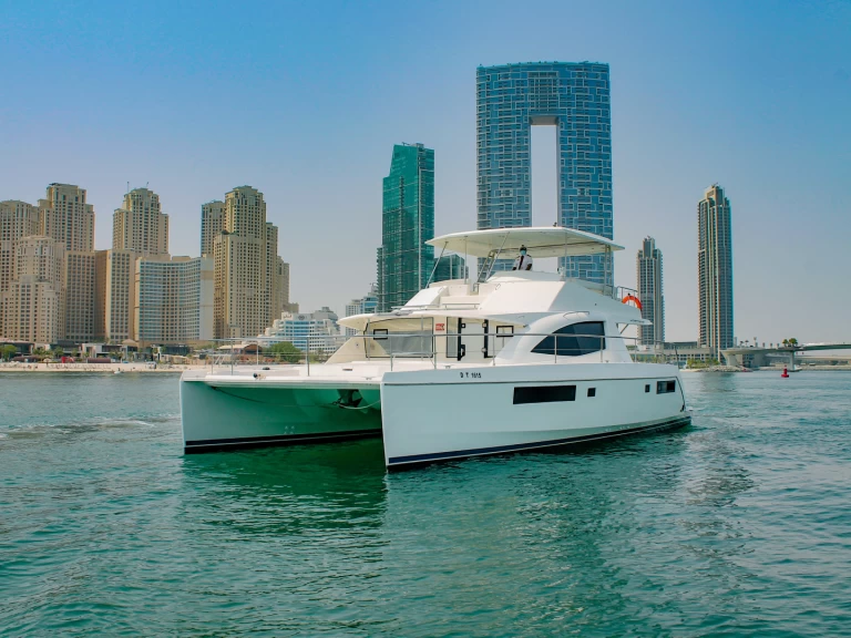 Azimut X6 te huur van particulier of professional in Dubaï harbour