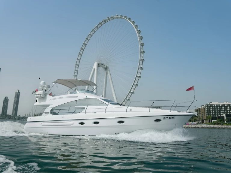 Huur Motorboot met of zonder schipper Azimut in Dubaï harbour