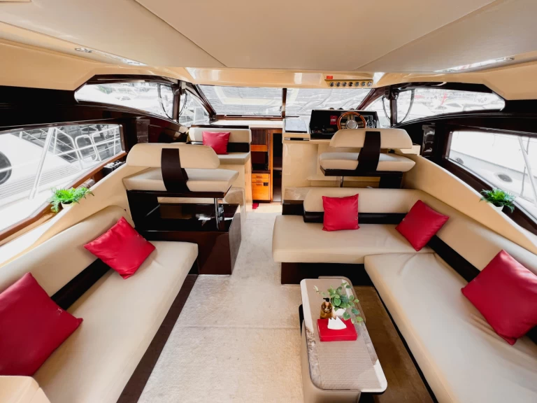 Bootverhuur Dubaï harbour goedkoop X7