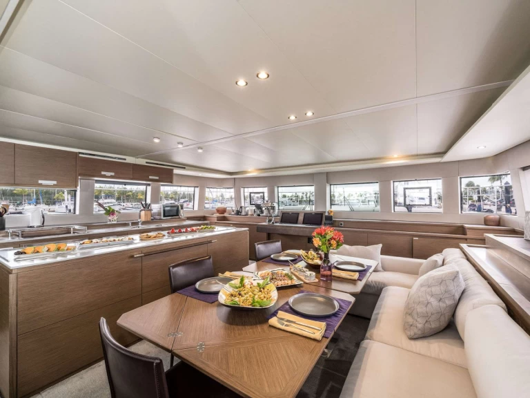 Verhuur Catamaran Lagoon met vaarbewijs