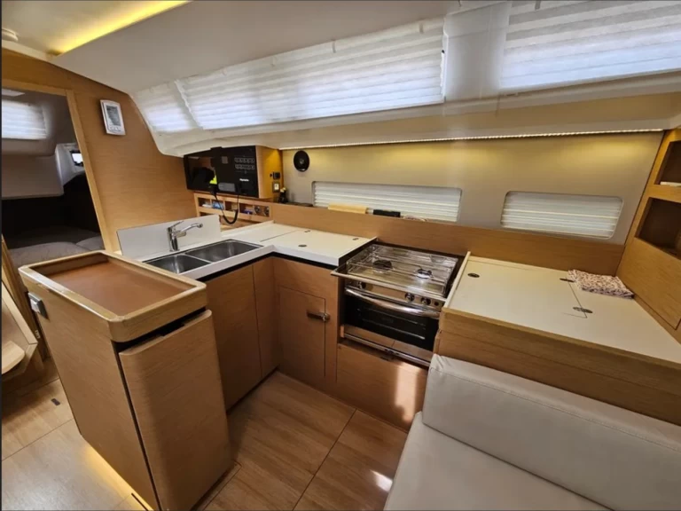 Jeanneau Sun Odyssey 410 te huur van particulier of professional in San Vincenzo