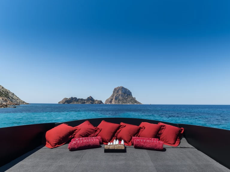 Bootverhuur Ibiza Town goedkoop Pershing 90