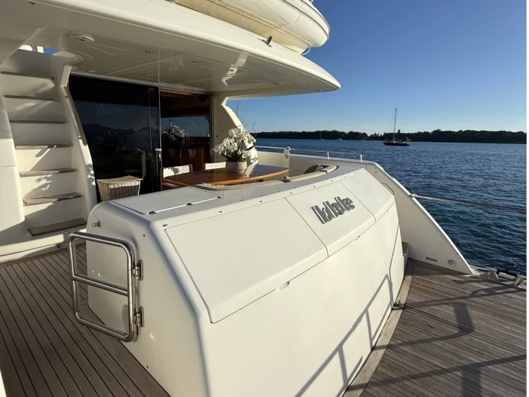 Uniesse 72 Flybridge te huur van particulier of professional in Fontvieille