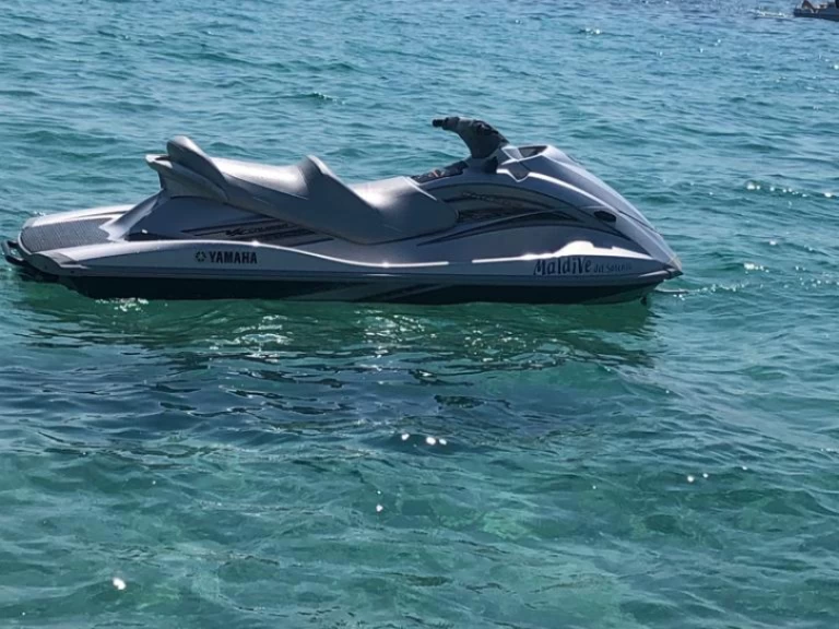 Huur een Yamaha Yamaha VX in Torre Vado