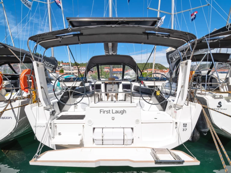 Dufour Dufour 37 te huur van particulier of professional in Skradin