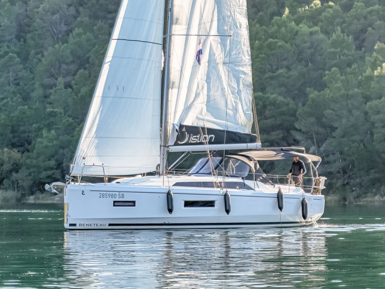 Huur een Bénéteau Oceanis 37.1 in Skradin