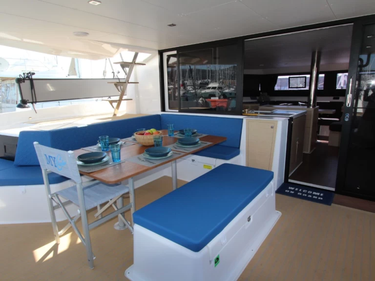 Huur een Dufour Dufour Catamarans 48 Sail in Olbia