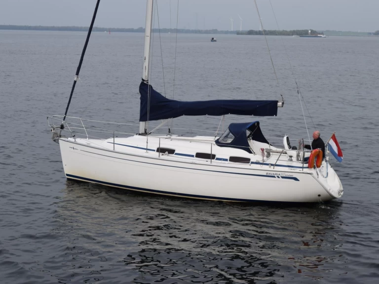 Bootverhuur Larmor-Plage goedkoop Bavaria 30 Cruiser