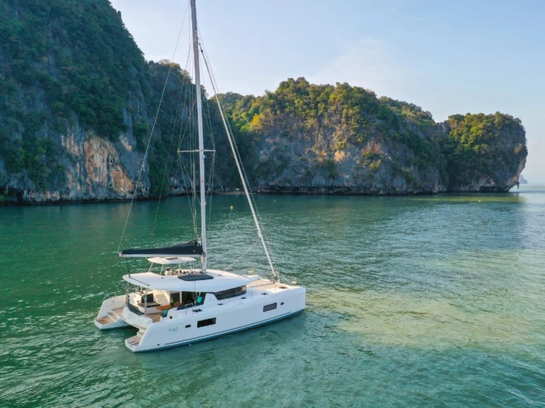 Bootverhuur Lagoon Lagoon 42 Millenium in Hyères via SamBoat
