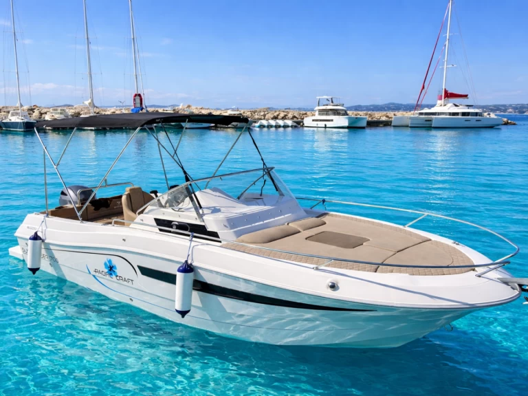 Huur een Pacific Craft Pacific Craft 700 SC in Nice