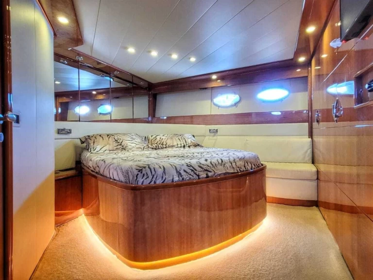 Verhuur Motorboot Pershing met vaarbewijs