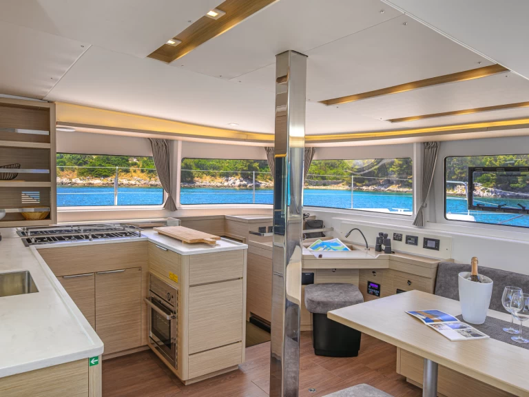 Huur Catamaran met of zonder schipper Lagoon in Trogir