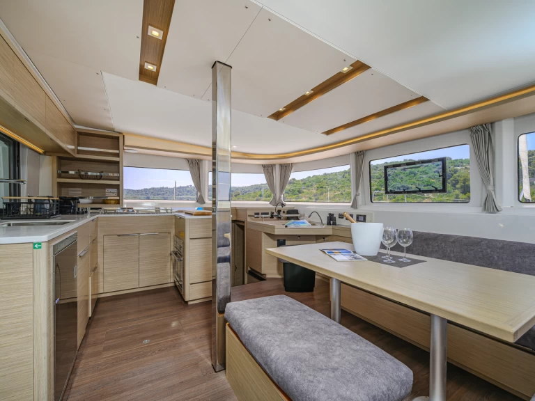 Verhuur Catamaran Lagoon met vaarbewijs